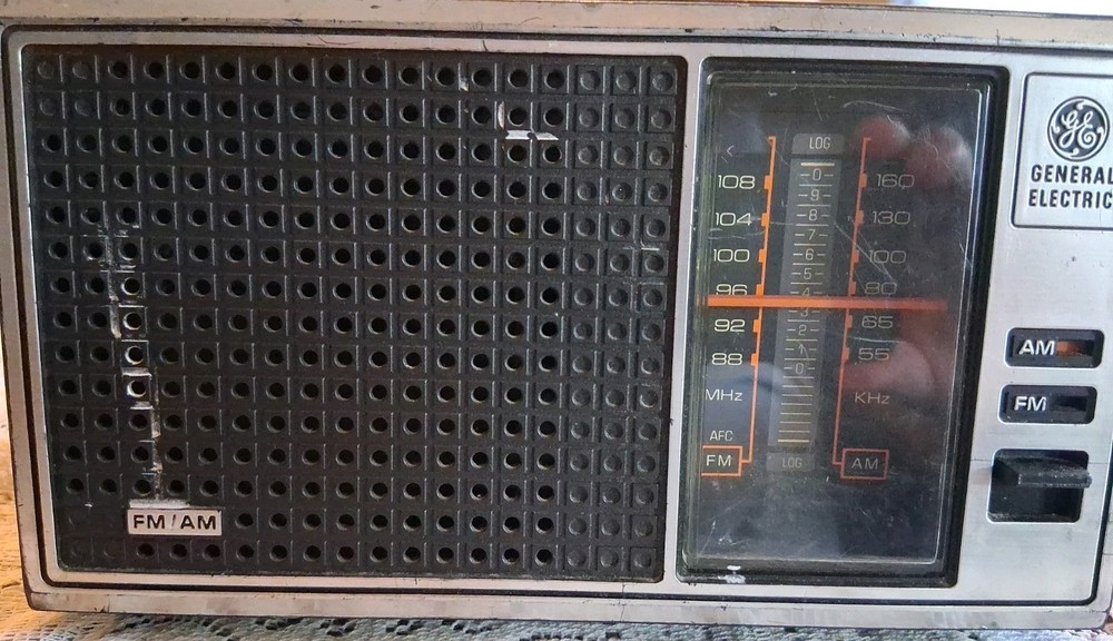 GE Am/fm Clock Radio Model 7-4115b