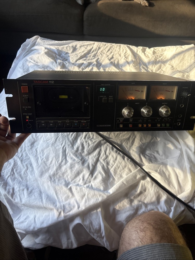 Tascam 112 Professional Cassette Tape Deck- POWERS ON- parts or repair