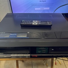Sony Betamax Video Cassette Recorder SL-3030 Powers On for parts/repair