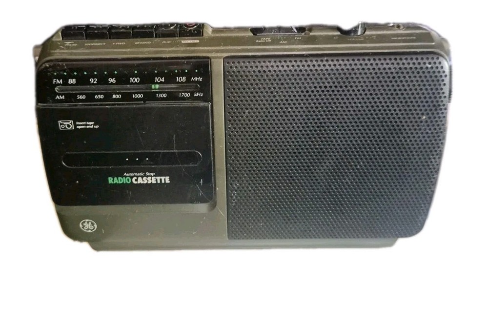 Vintage General Electric GE 3-5264A Radio AM/FM Cassette Player , TESTED