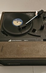 Vintage Audiotronics 326-V Portable Turntable In ” WORKING CONDITION! ” TESTED