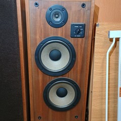 Realistic Optimus T-100 Speakers Walnut Veneer Audiofile Radio Shack Tandy WORKS