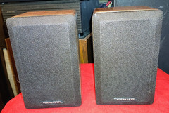 Pair Of Realistic Minimus -7W Speakers #40-2039A Walnut Veneer Tested Japan 40W.