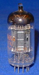 Strong Balanced Raytheon JRP 12AX7 Black Plate Vacuum Tube