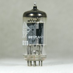Telefunken 6211 Long Ribbed Plate Diamond on Bottom Germany Strong