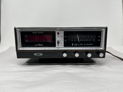 Vtg Zenith Model H472W Solid State Retro Circle of Sound AM FM Alarm Clock Radio