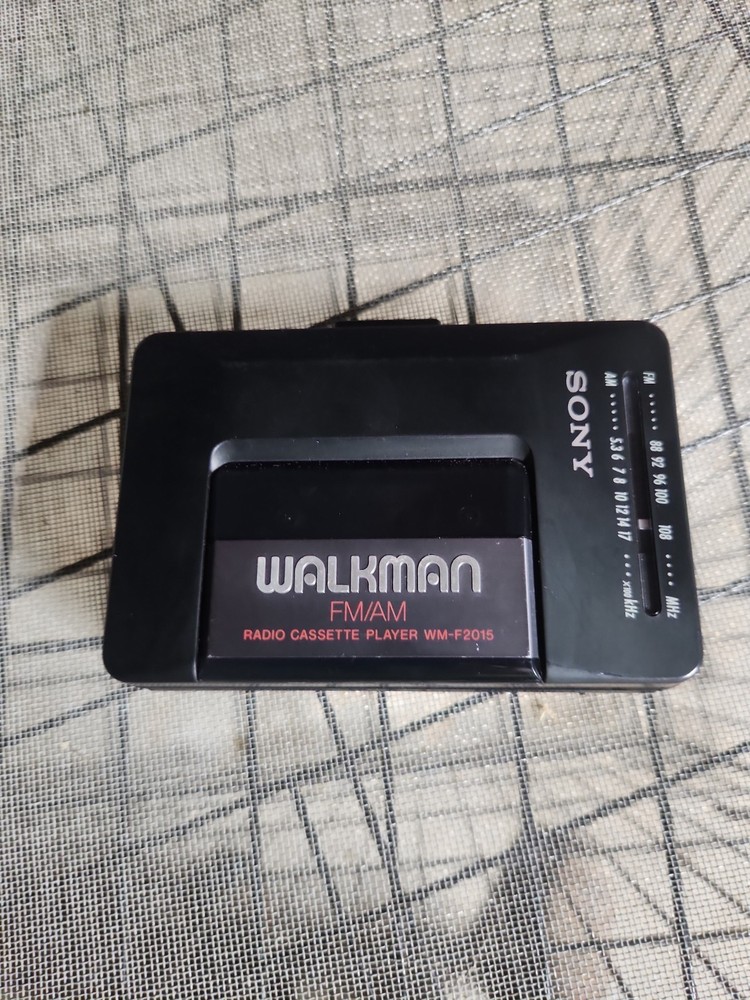 sony walkman cassette player tested working
