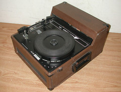 VINTAGE AUDIOTRONICS 336 PORTABLE 4-SPEED CLASSROOM RECORD PLAYER TURNTABLE