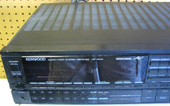 Vintage KENWOOD AUDIO/VIDEO STEREO RECEIVER KR-V87R.. Powers up/ Lights up/