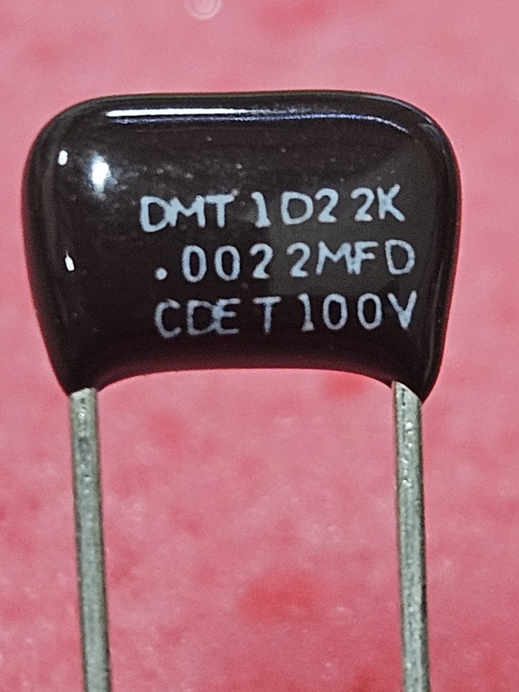 18 PC CDE DMT 102 2K POLYESTER FILM CAP. OO22uF 100V +-10% NOS (3256)