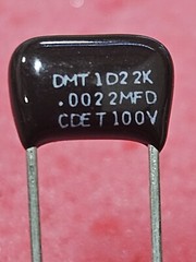 18 PC CDE DMT 102 2K POLYESTER FILM CAP. OO22uF 100V +-10% NOS (3256)