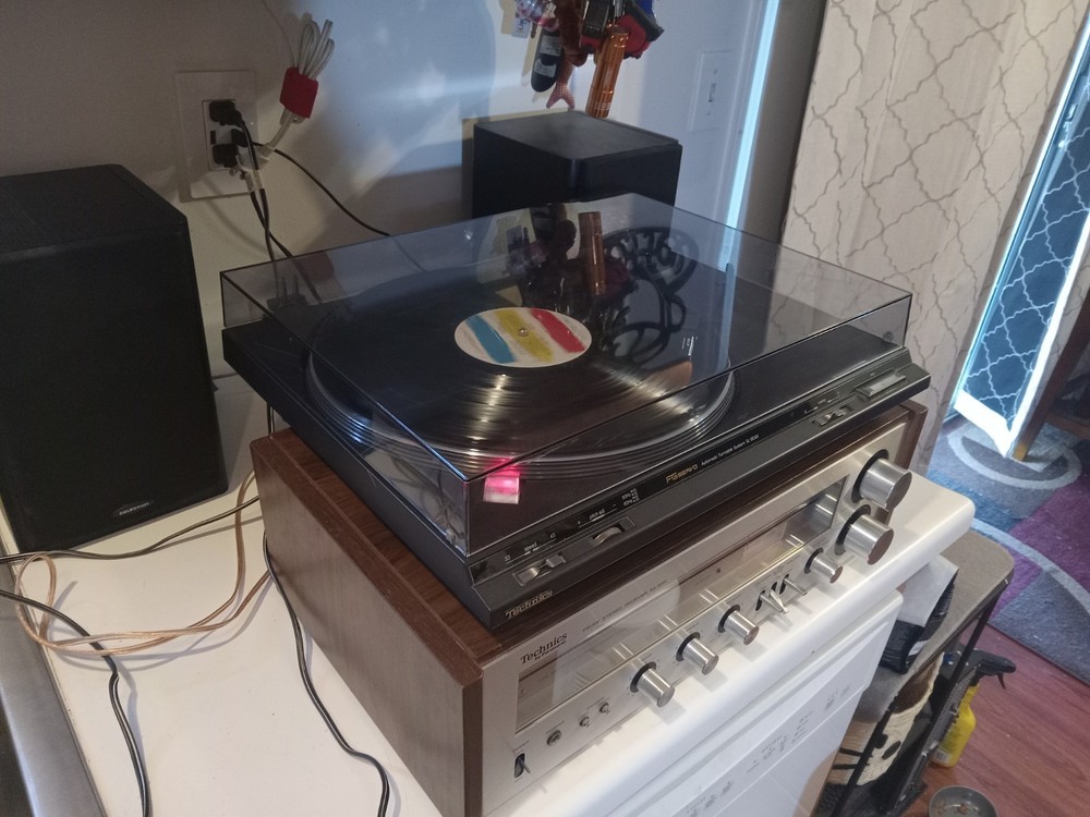 Nice! Clean! Working! Vintage Technics SL-8022 Direct Drive Automatic Turntable