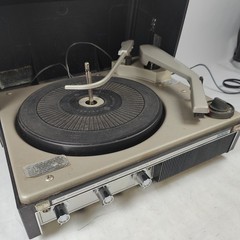 Vintage General Electric Model 200 “Mustang” Portable Record Player For Parts