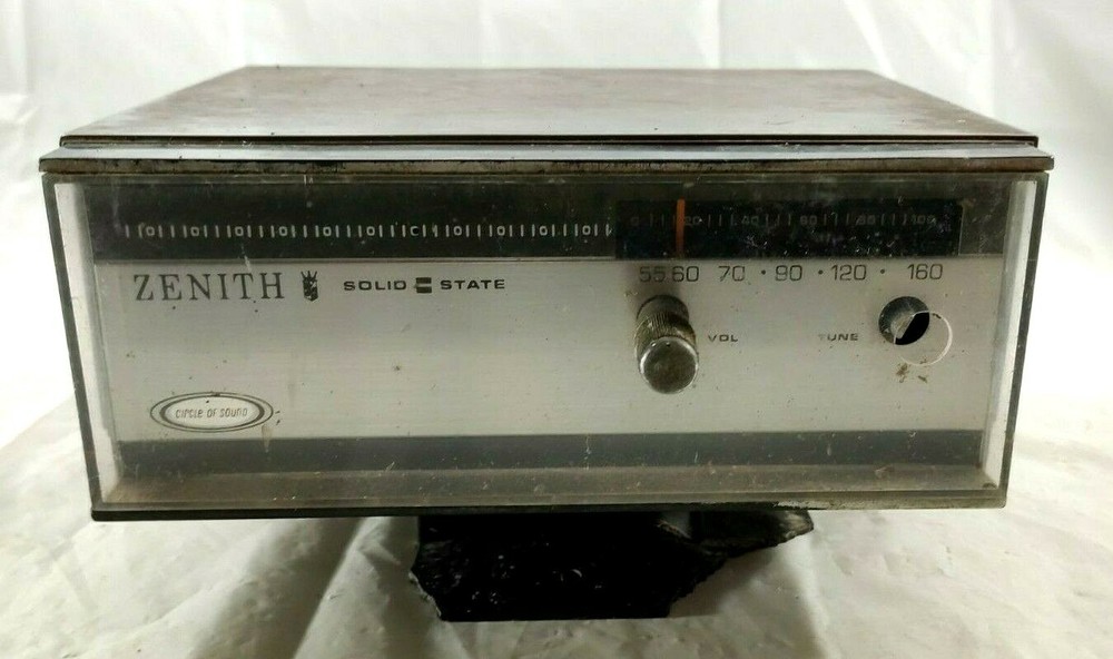 Vintage Zenith Solid State Circle of Sound Model B225W AM Radio UNTESTED