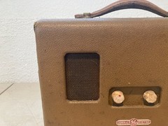General Electric HB-402 Portable Suitcase Radio (1939)