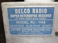 UNIQUE, UNKNOWN 1937 DELCO RU-1142 CONSOLE in a TABLETOP 8 TUBE RADIO-SERVICED