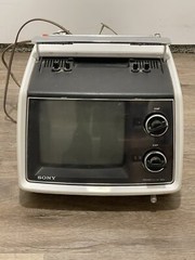 Vtg 1970s Sony Transistor Portable Television TV Model TV-770 7″ Screen Powers