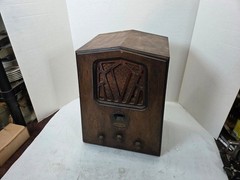RARE 1930s Dewald LIttle Giant cathedral/tombstone radio Very heavy