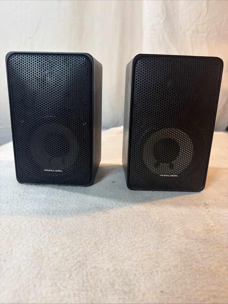 Vintage Realistic Minimus-7 Bookshelf Speakers Pair Cat. No. 40-2030C 40-2030B