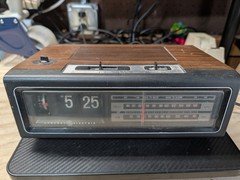 Vintage General Electric GE 7-4310F AM/FM Flip Digit Alarm Clock Radio Wood