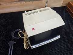 Sharp 3S-111W Portable TV – 1970’s – White Retro Space Age Design. Works w/stand