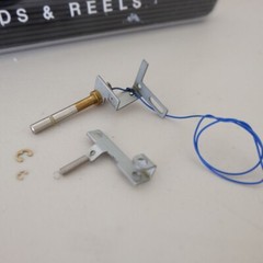 Akai GX-77 Reel to Reel – RIGHT Peg Arm Shifter Block – Genuine Parts