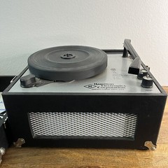 Hamilton Electronics Model 910 4-Speed Vintage Record Player – Works Plays