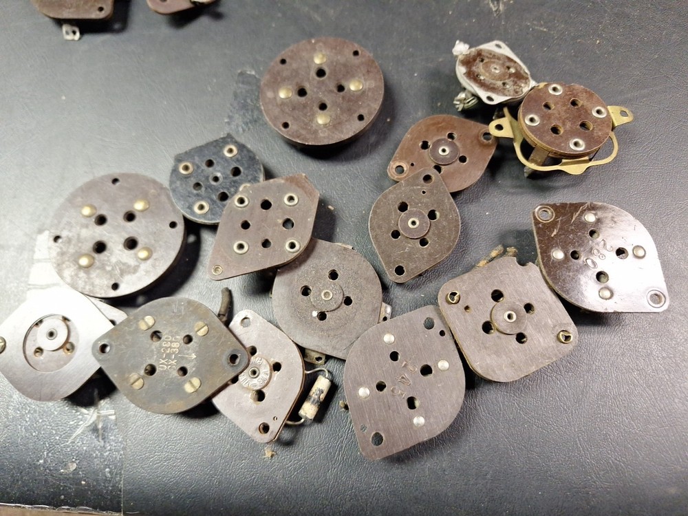 Vintage 4-pin Vacuum Tube Sockets Assorted 01A