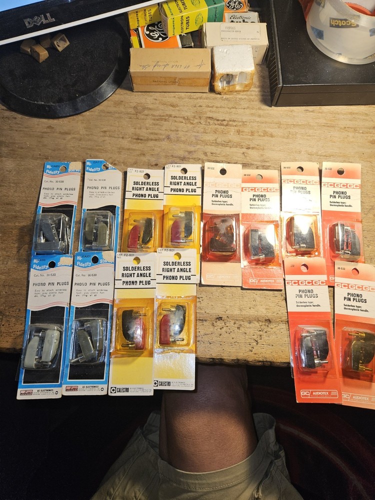 14 PACKS OF VINTAGE NOS GC ELECTRONICS AUDIOTEX SOLDERLESS PHONO PIN PLUGS