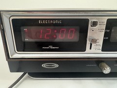 Vintage Zenith H472W Solid State Circle of Sound AM FM Alarm Clock Radio WORKS!