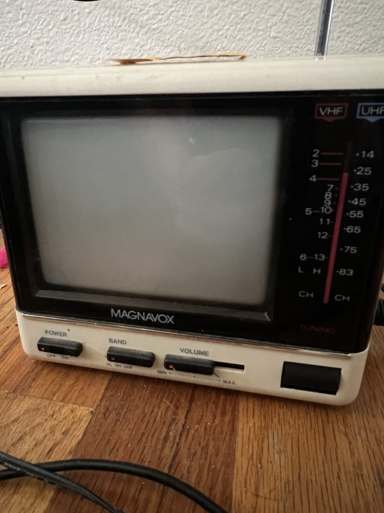 Magnavox 4.5″ Screen Black White Analog BH 3907 Vintage Portable VHF UHF 1988
