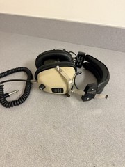 Realistic Nova Pro Stereo Headphones 8 Ohm Beige Black Adjustable Headband 1970s