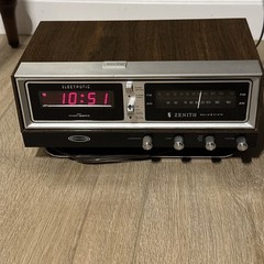 ZENITH Red LED Circle of Sound Alarm Clock Radio – Works Sitcky AM/FM Button