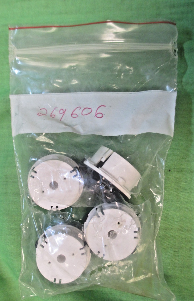 FEET FOR DUAL TURNTABLE 627 Q +++ NEW SET OF 4 Pt # 269-606 BOTTOM MOUNT ASSY.