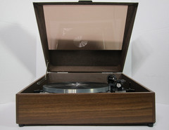 DUAL 1229 TURNTABLE In The Walnut Base Fresh From Being Professionally Serviced!