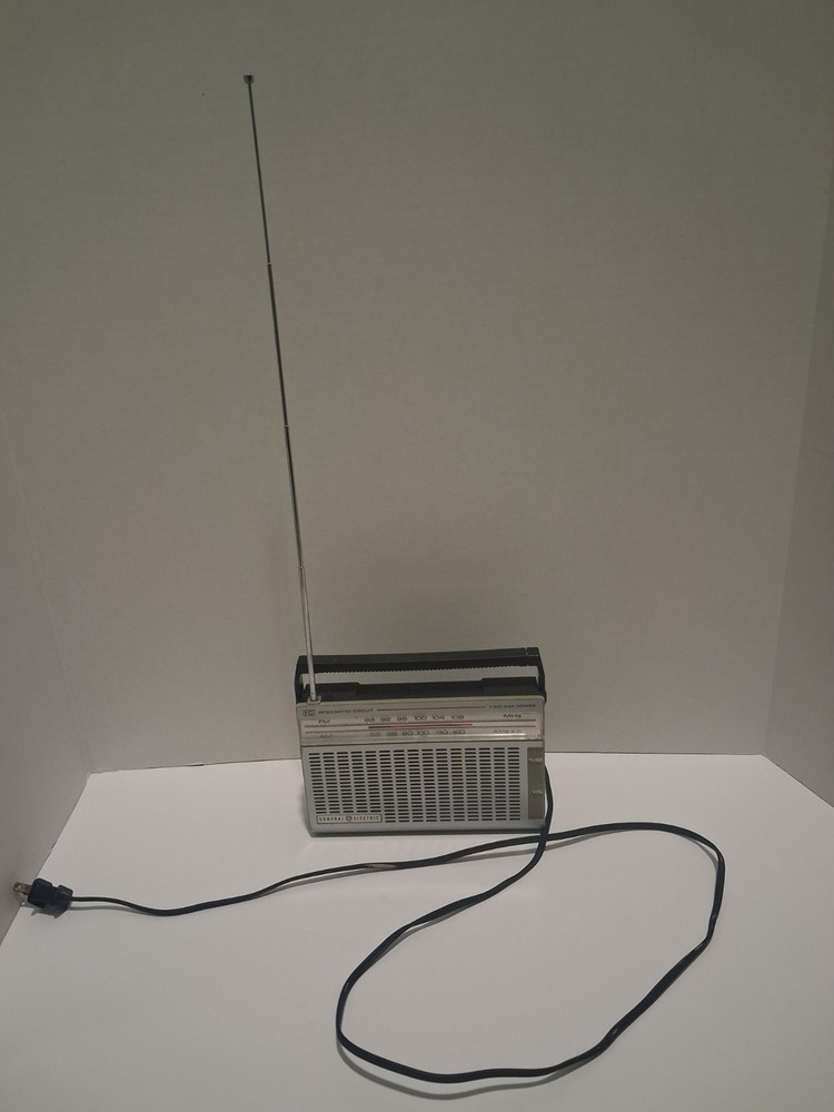 Vintage GE General Electric 7-2650A FM AM Integrated Circuit Two Way Power Radio