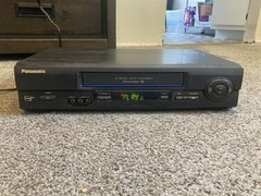 Panasonic PV-V4611 4-Head Hi-Fi Stereo VHS VCR Tested Working No Remote