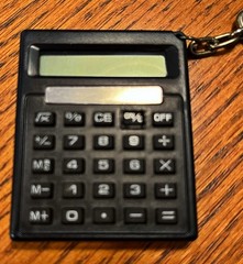 Rare Working Vintage Miniature Key Ring Calculator – Taiwan – Needs Battery