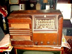 ANTIQUE RADIO RARE PILOT MODEL T-135 GIANT TABLE MODEL AM-SW WORKS