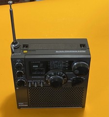 SONY ICF-5900W Portable Multi-Band Radio Receiver Pop-Up Antenna 4E25 Works