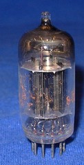 Strong Balanced Raytheon 12AX7 Black Plate Square Getter Vacuum Tube