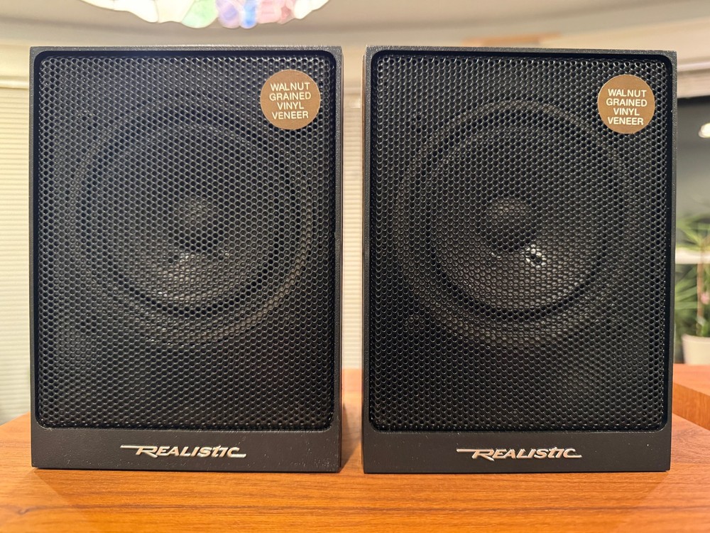 Vintage Realistic Minimus 2.5 #40-1999 Bookshelf Speakers, PAIR, 1984 Paper