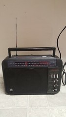 Vintage GE Superadio AM/FM Stereo Boom Box 7-2887B NO BATTERIES Read)