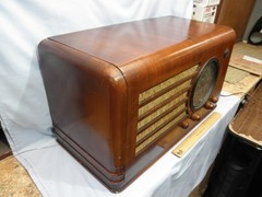 UNIQUE, UNKNOWN 1937 DELCO RU-1142 CONSOLE in a TABLETOP 8 TUBE RADIO-SERVICED