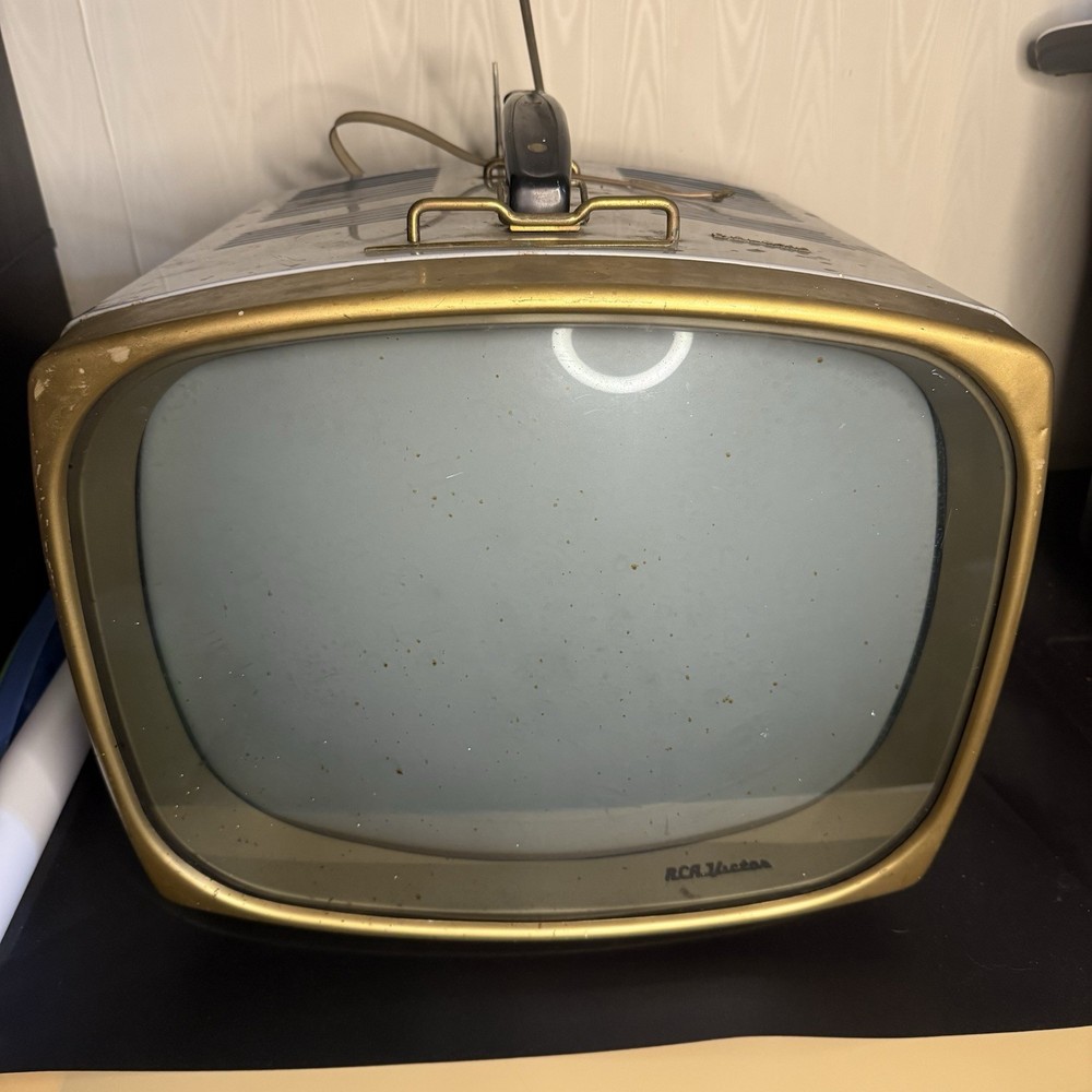 RCA Victor Deluxe TV Model 17-PD-8096U – Untested For Parts – READ