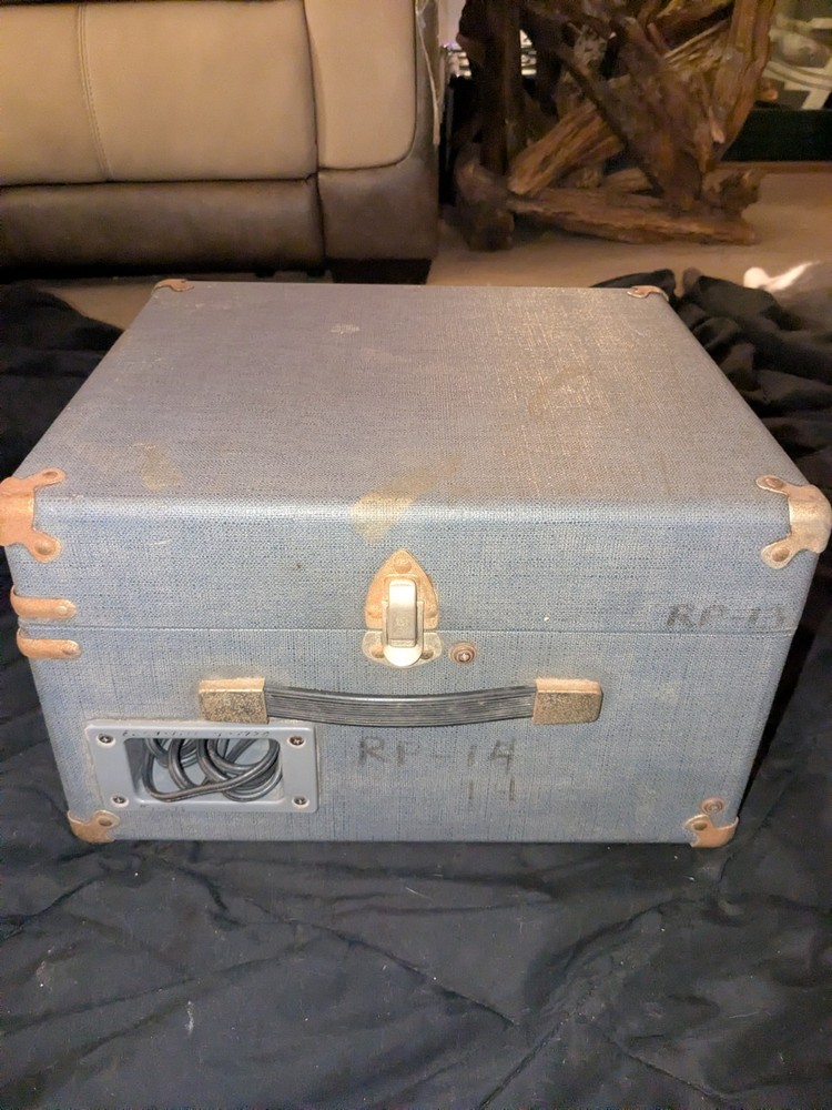 Vintage Rare Califone Turntable 1420b Portable record player 4 speed phonograph