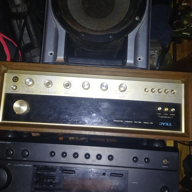 TEAC AG-7000 AM/FM Stereo Receiver Wood Case Silver Faceplate