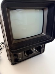 Vintage Quasar Portable Television XP1777PE 7″ – Works Black And White