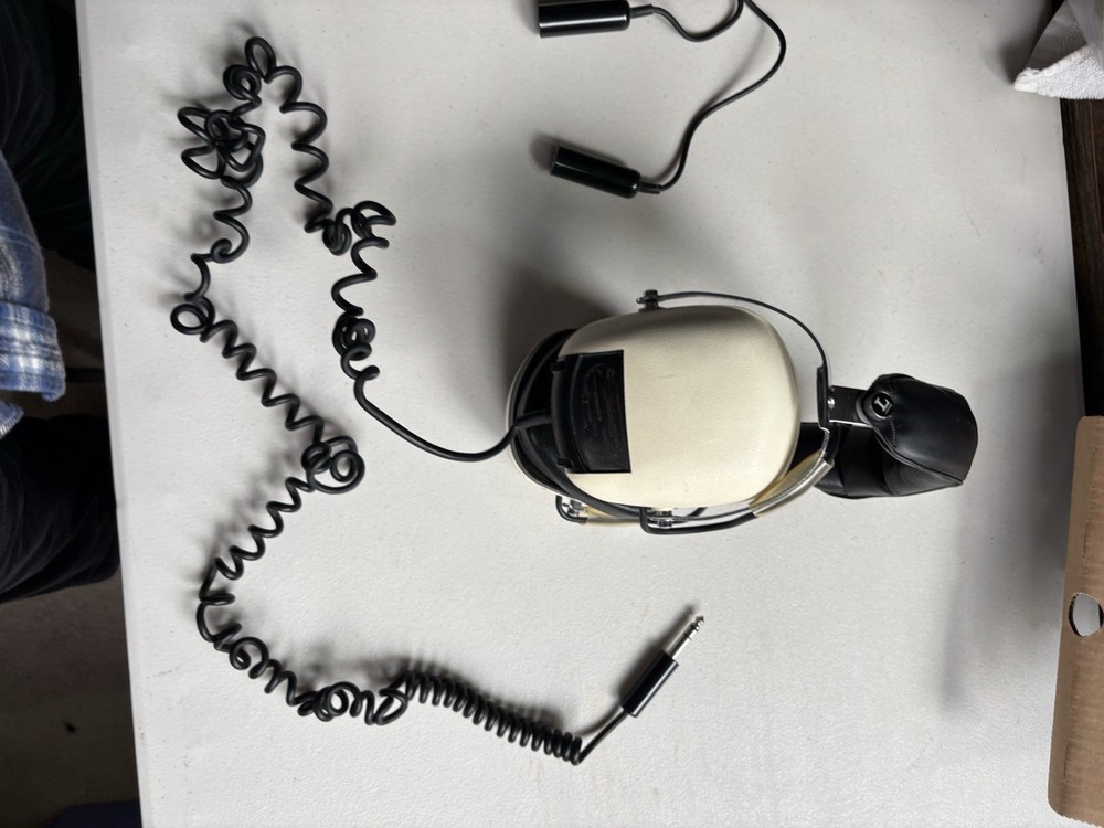 Vintage Sansui SS-20 headphones Including Dual Output 6 Foot Extension Cord.