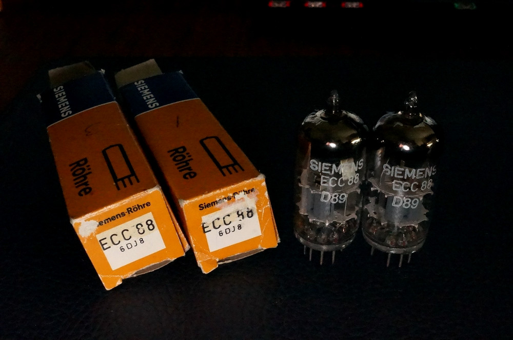 2 – Vintage NOS Siemens ECC88 / 6DJ8 / 6922 Audio Tube NIB / PAIR